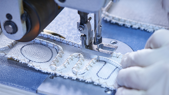 Einige Produkte werden bei eltherm von Hand gefertigt, wodurch individuelle Lösungen umsetzbar sind.